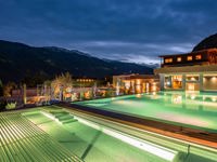 Hotel Waldhof****S - Pool Nacht